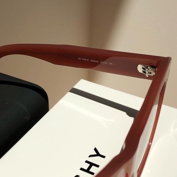 NEW Givenchy GV7010/S Pink Unisex Sunglasses - Picture 7 of 7
